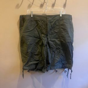 St John’s Bay olive bermudas with leg ties.  Excellent condition.  Worn once.